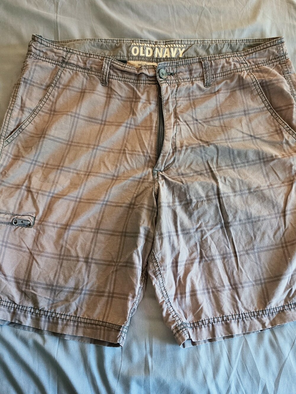 Old Navy Men's Plaid Cargo Shorts Zipper Pockets Grey Size 38 Summer Beach